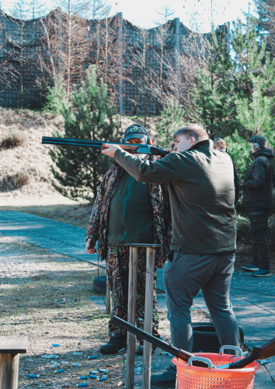 Ung mand til jagt undervisning